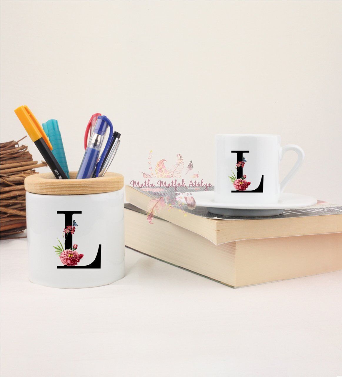 L Harfi Çiçek Desenli Kalemlik ve Türk Kahvesi Fincanı