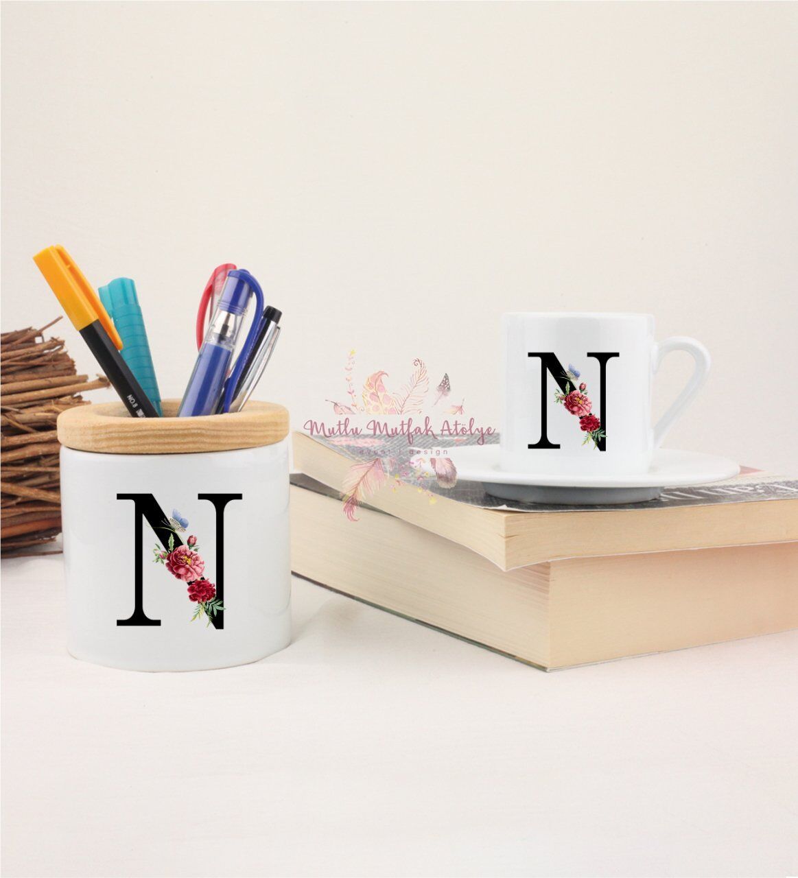 N Harfi Çiçek Desenli Kalemlik ve Türk Kahvesi Fincanı