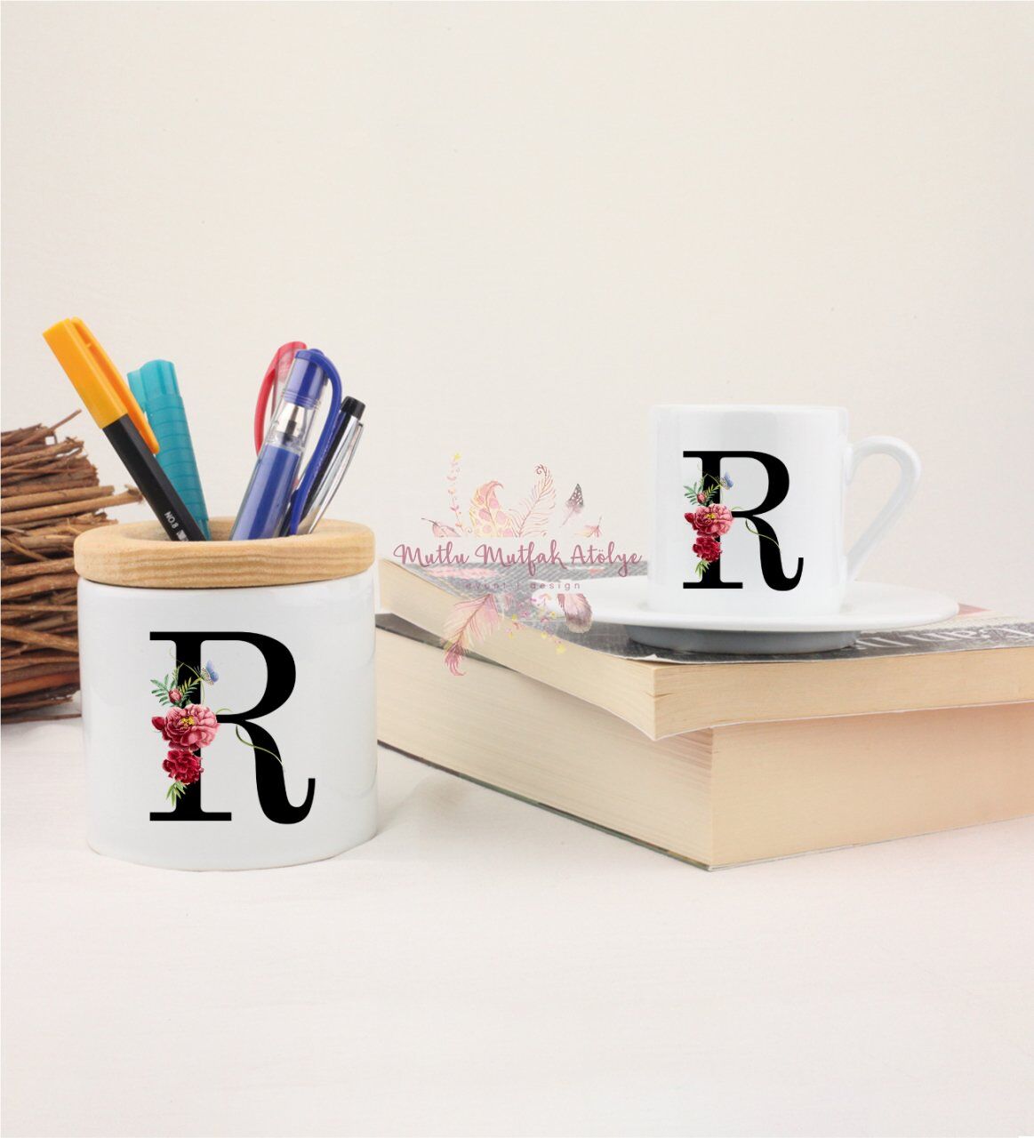 R Harfi Çiçek Desenli Kalemlik ve Türk Kahvesi Fincanı