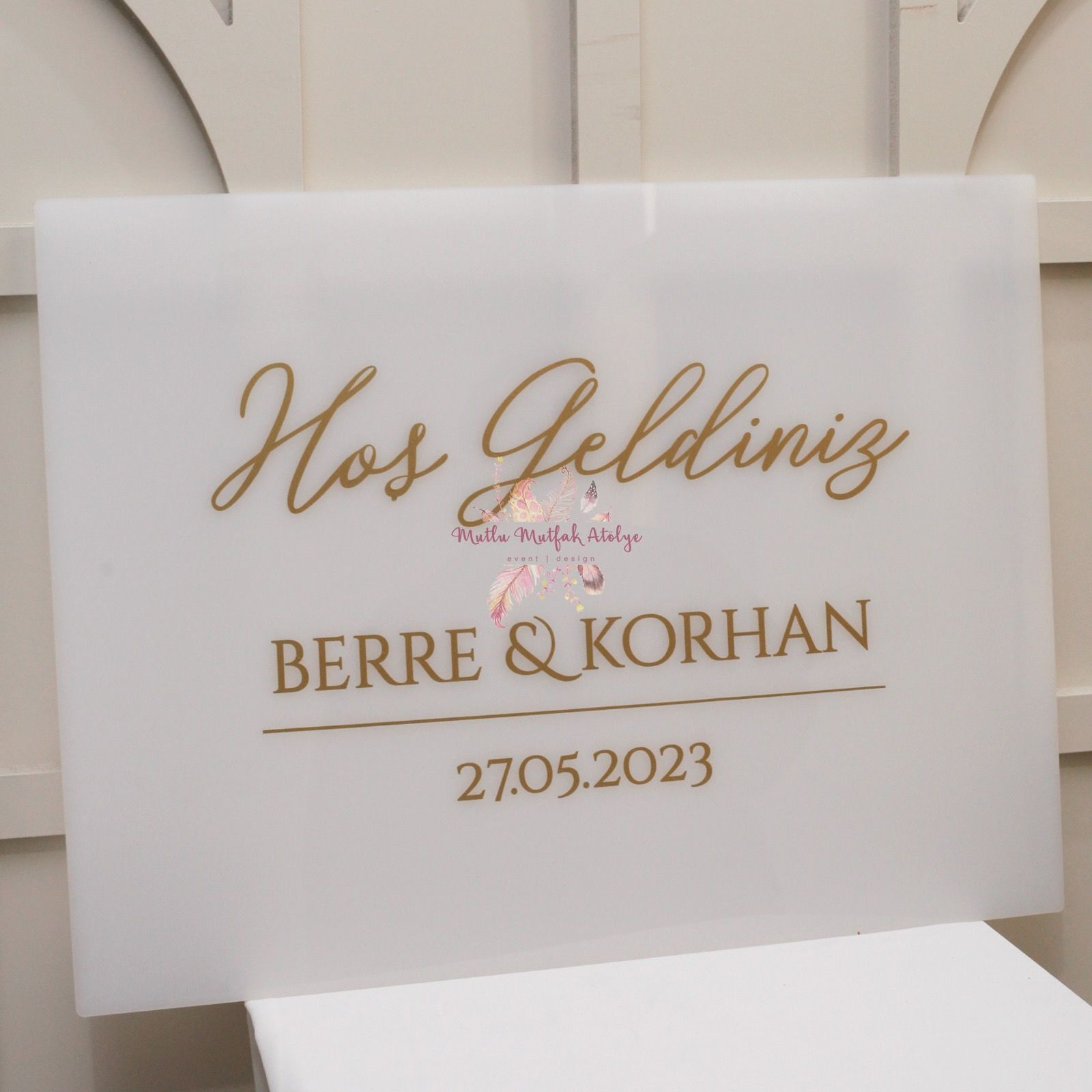 Beyaz Buzlu Görünümlü Karşılama Panosu