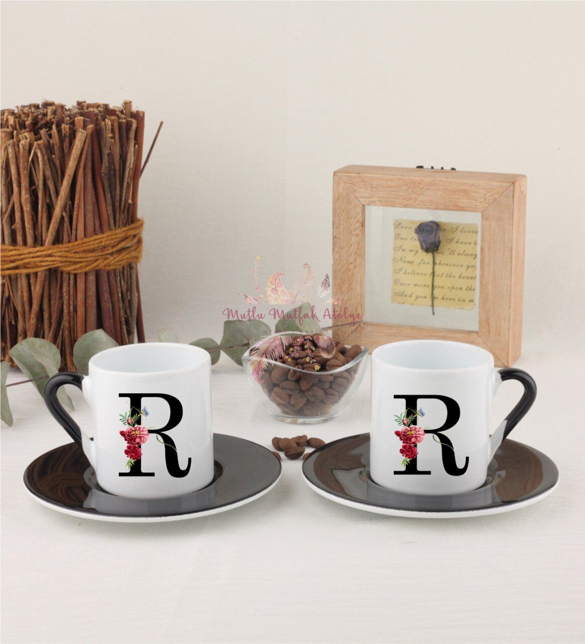 R Harfi Çiçek Desenli İkili Siyahlı Türk Kahvesi Fincanı