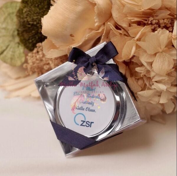 8 Mart Dünya Kadınlar Günü Hediyelik Kutulu Kapaklı Ayna