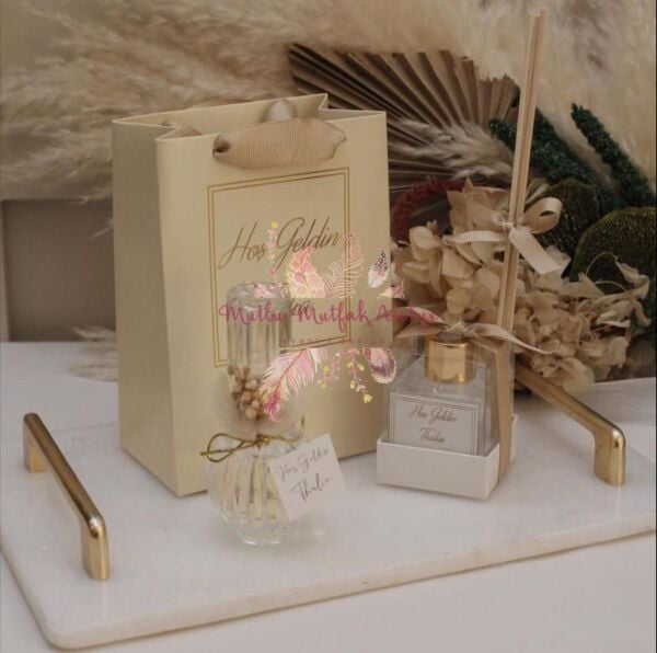 Hediyelik Kolonya, Oda Kokusu ve Baskılı Karton Çanta Seti