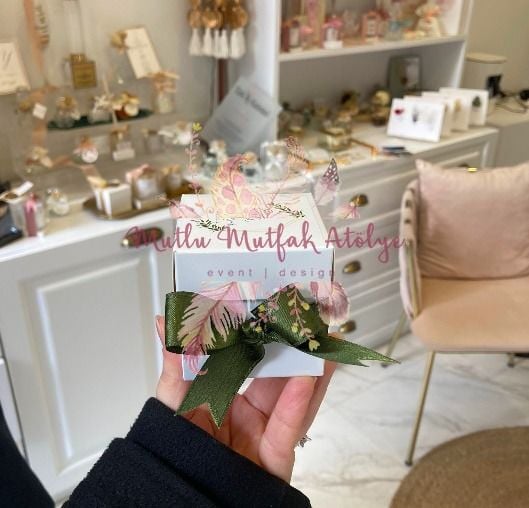 Hediyelik Fiyonklu Kutulu Mum