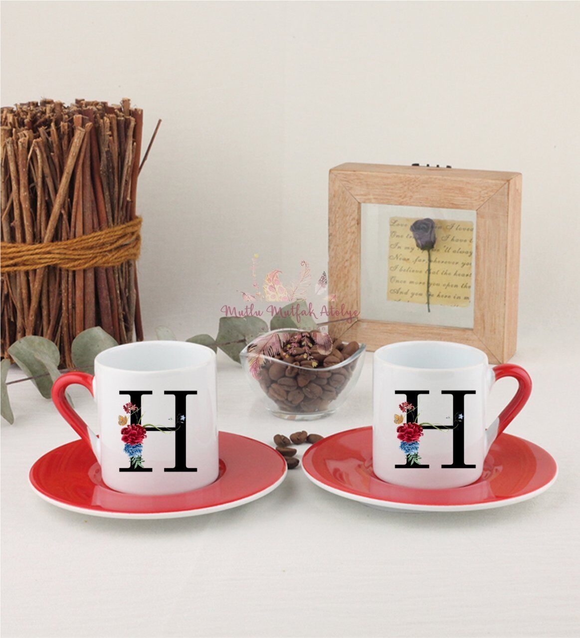 H Harfi Çiçek Desenli İkili Kırmızılı Türk Kahvesi Fincanı