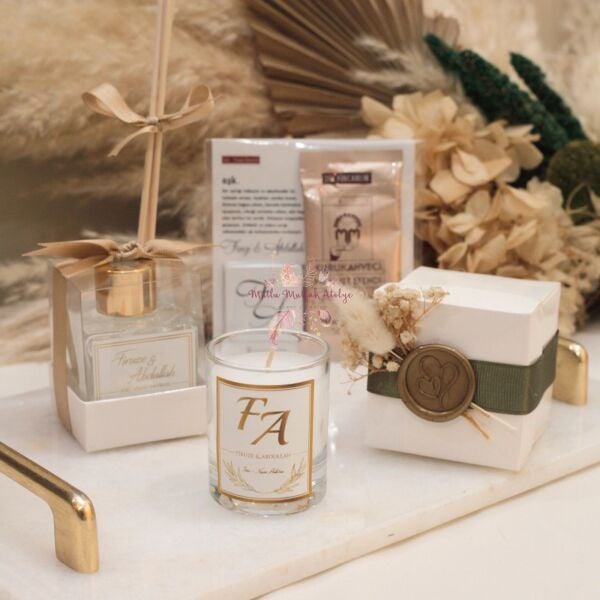 Hediyelik Mühürlü Kutulu Çiçekli Mum ,Oda Kokusu Ve Çikolatalı Kahve Seti