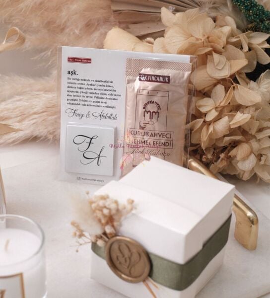 Hediyelik Mühürlü Çiçekli Mum Ve Çikolatalı Kahveli Kart Seti