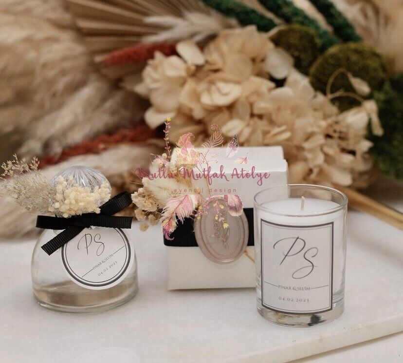 Hediyelik Çiçekli Mühürlü Kutulu Mum Ve Çiçek Süslemeli Kolonya