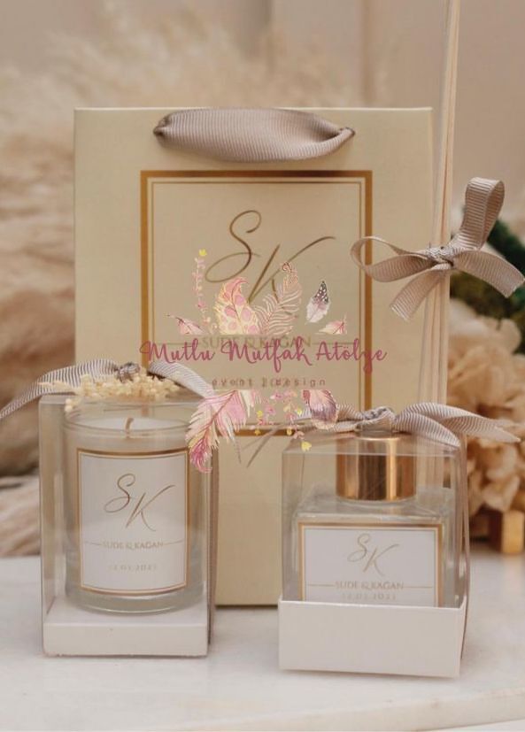 Hediyelik Yükseltili Çiçekli  Mum, Oda Kokusu ve Baskılı Karton Çanta Seti