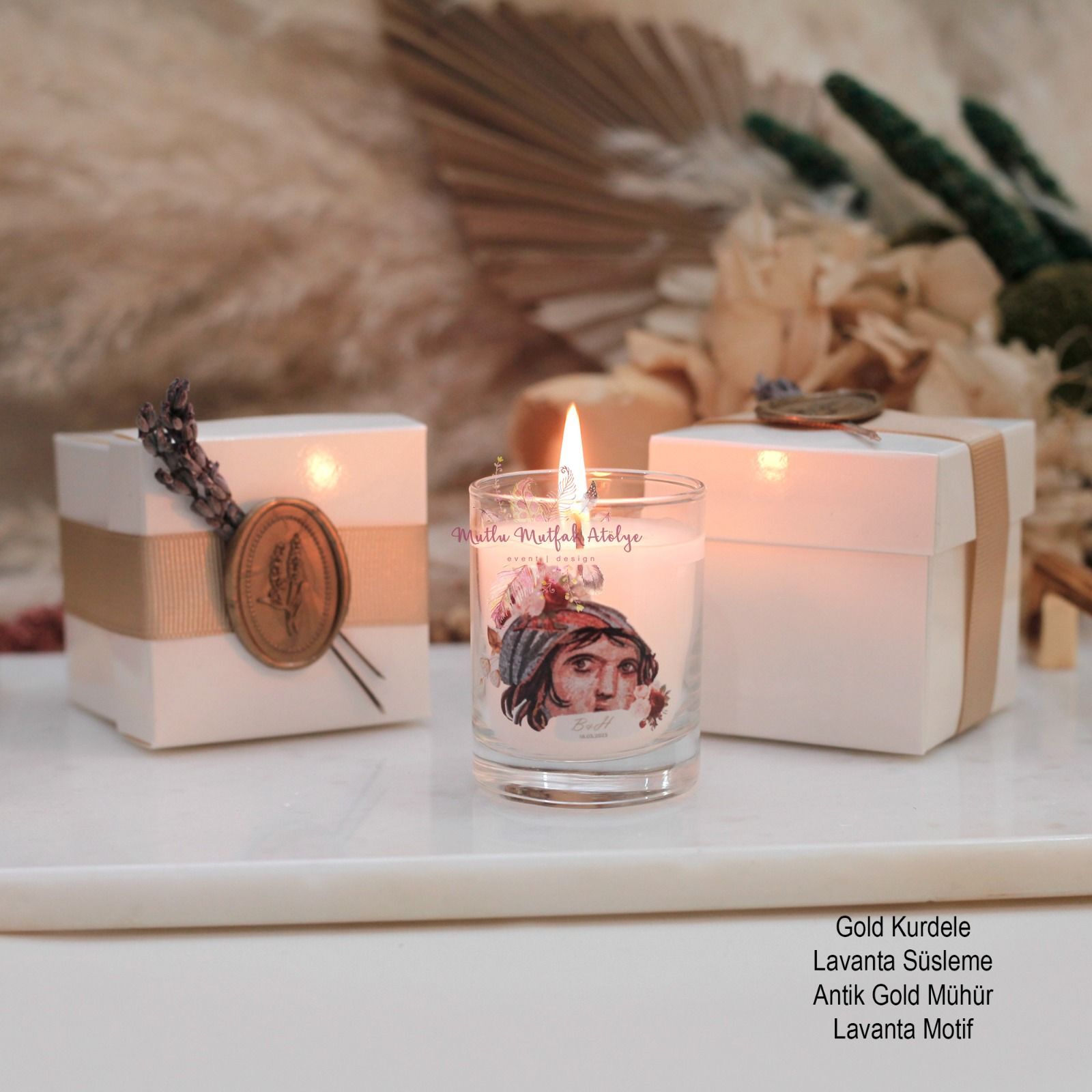 Hediyelik Mühürlü Çiçekli Kutulu Mum