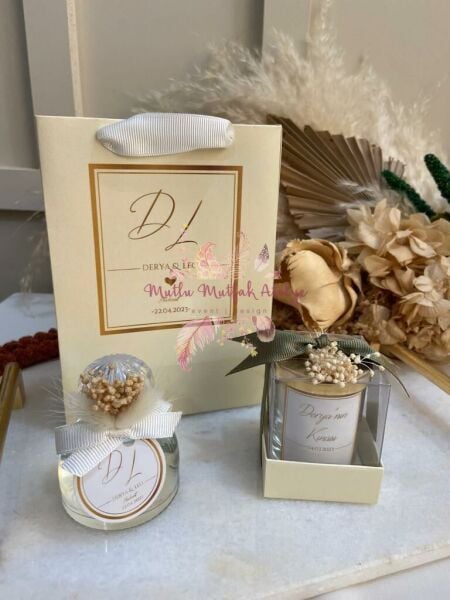 Hediyelik Çiçekli Kutulu Kapaklı Mum Çiçek Süslemeli Kolonya Ve Baskılı Karton Çanta Seti