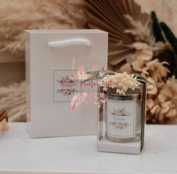 Hediyelik Çiçekli Kutulu Kapaklı Yükseltili Mum Ve Karton Çanta Seti