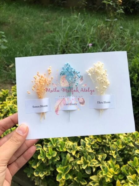 Hediyelik Çiçekli Kutulu Kapaklı Yükseltili Mum Ve Karton Çanta Seti