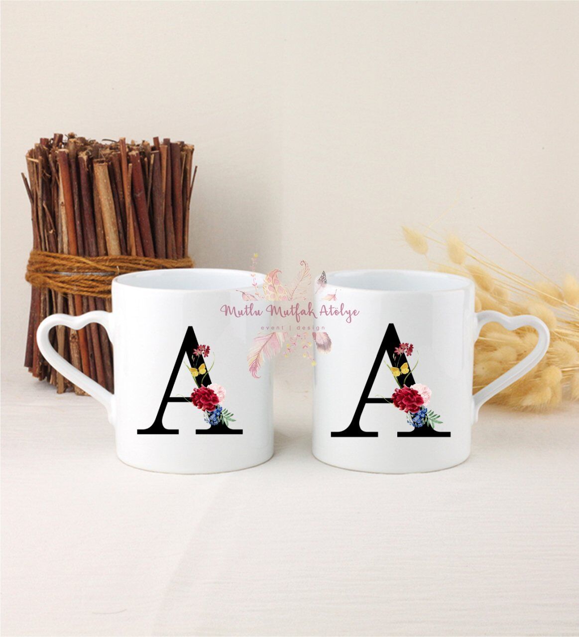 A Harfi Çiçek Desenliİkili Beyaz Kalpli Kupa Bardak