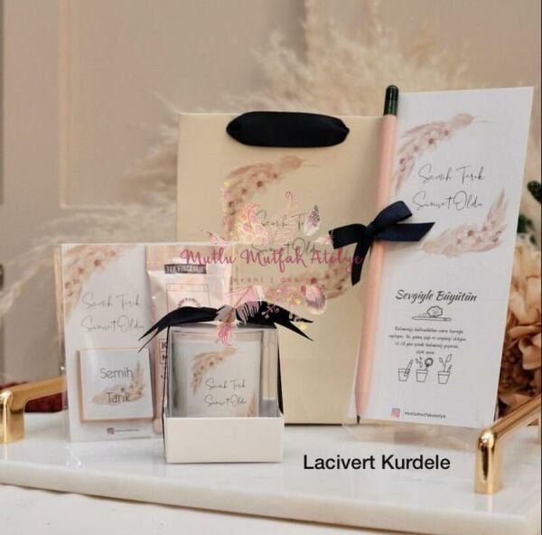 Hediyelik Kokulu Mum  Çikolatalı Kahve Tohum Kalemi Ve Baskılı Karton Çanta Seti