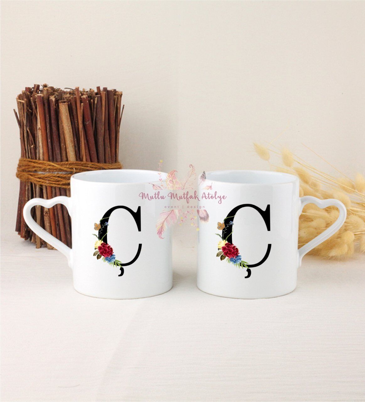 Ç Harfi Çiçek Desenli İkili Beyaz Kalpli Kupa Bardak