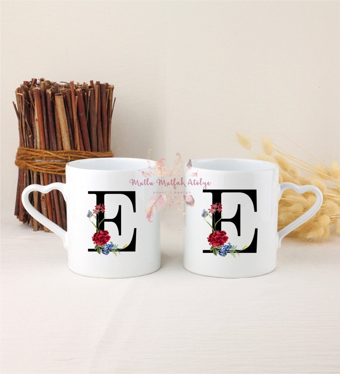 E Harfi Çiçek Desenli İkili Beyaz Kalpli Kupa Bardak
