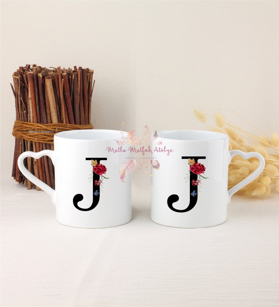 J Harfi Çiçek Desenli İkili Beyaz Kalpli Kupa Bardak