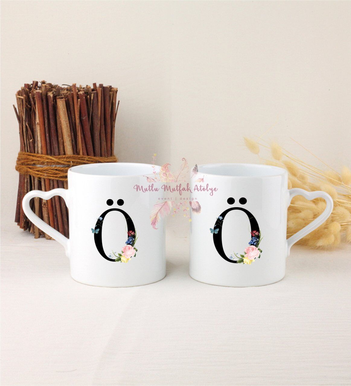 Ö Harfi Çiçek Desenli İkili Beyaz Kalpli Kupa Bardak