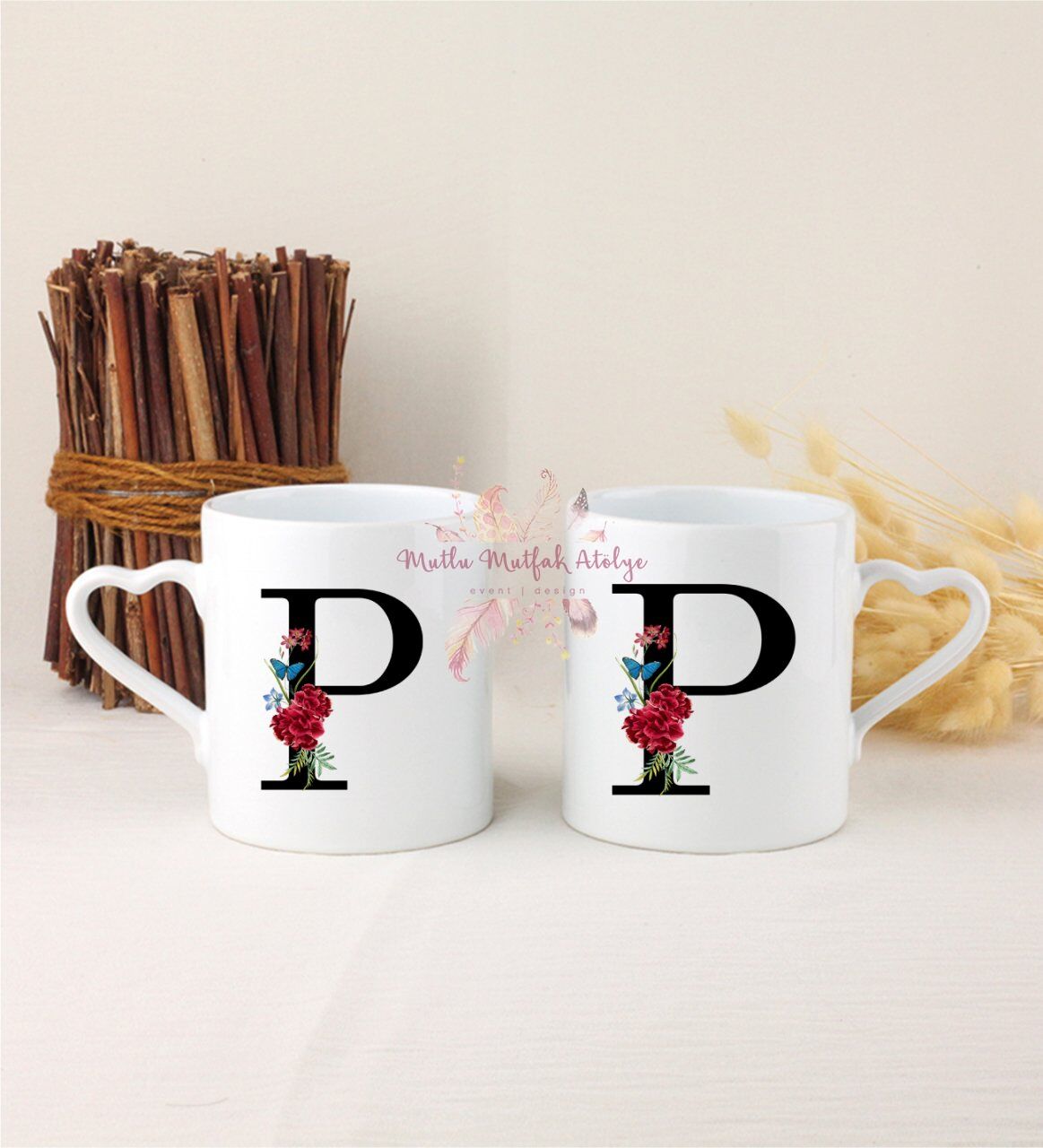 P Harfi Çiçek Desenli İkili Beyaz Kalpli Kupa Bardak