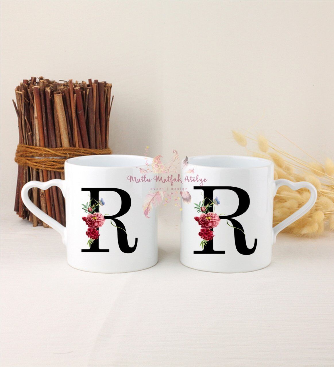 R Harfi Çiçek Desenli İkili Beyaz Kalpli Kupa Bardak