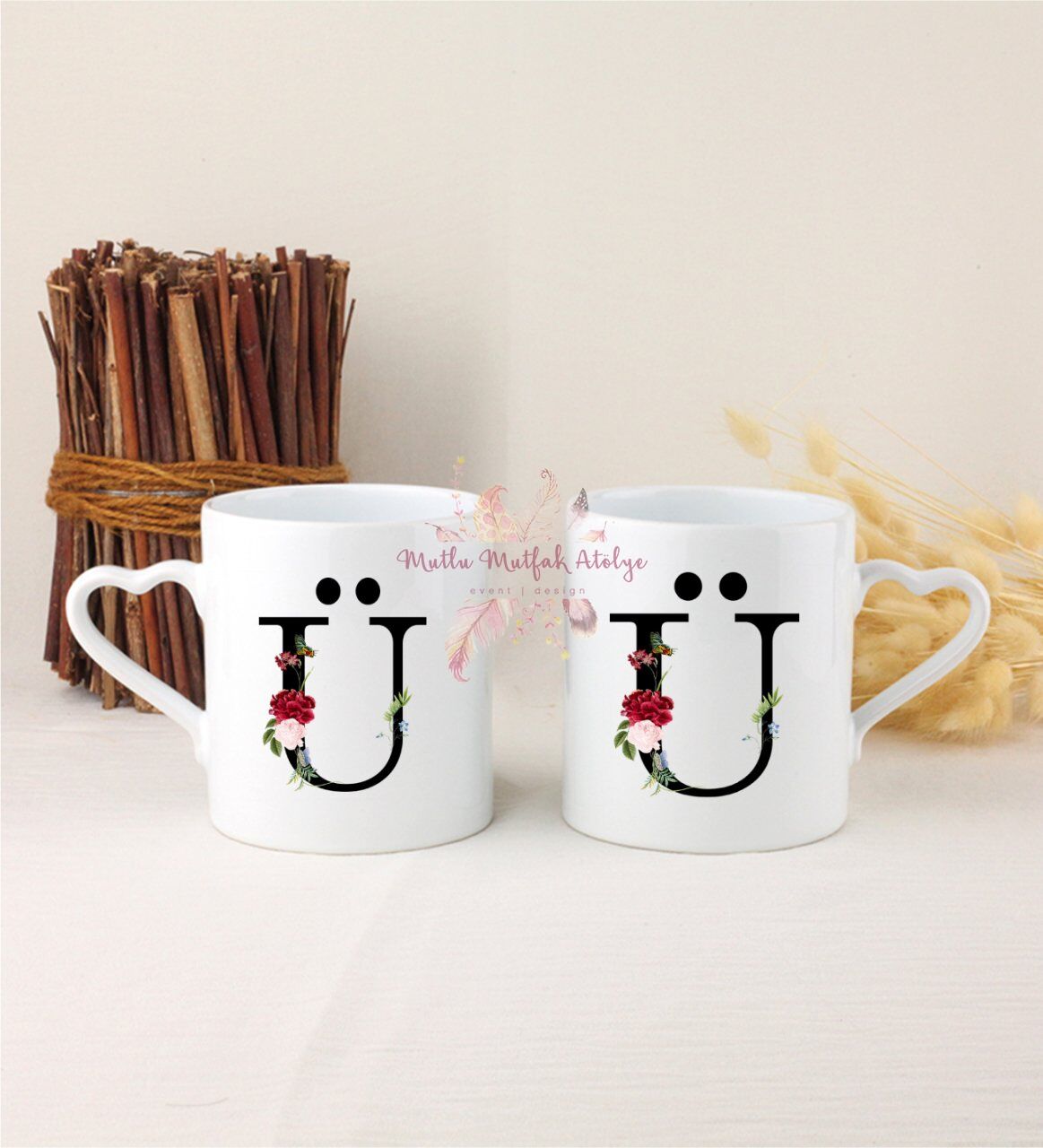 Ü Harfi Çiçek Desenli İkili Beyaz Kalpli Kupa Bardak