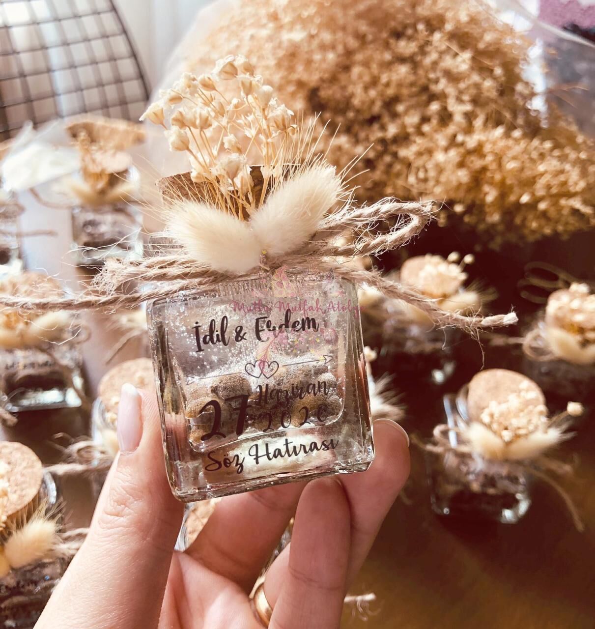 Hediyelik Kahveli Kare Şişeli Jel Mum