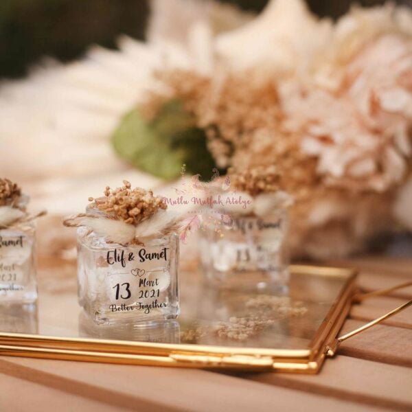 Hediyelik Deniz Kabuklu Kare Şişeli Jel Mum