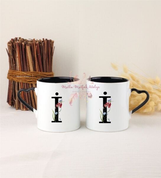 İ Harfi Çiçek Desenli İkili Siyah Kalpli Kupa Bardak