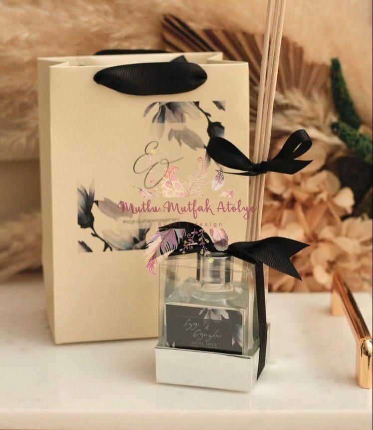 Hediyelik Oda Kokusu ve Baskılı Karton Çanta Seti