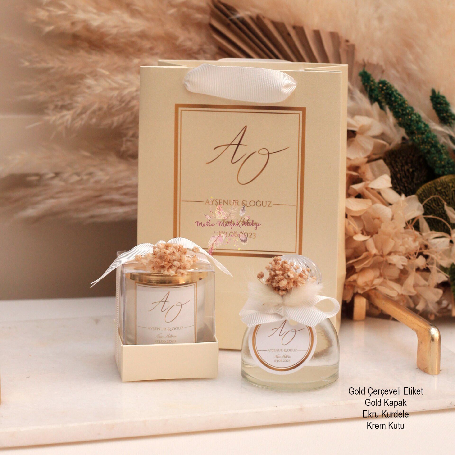 Hediyelik Çiçekli Kutulu Kapaklı Mum Çiçek Süslemeli Kolonya Ve Baskılı Karton Çanta Seti