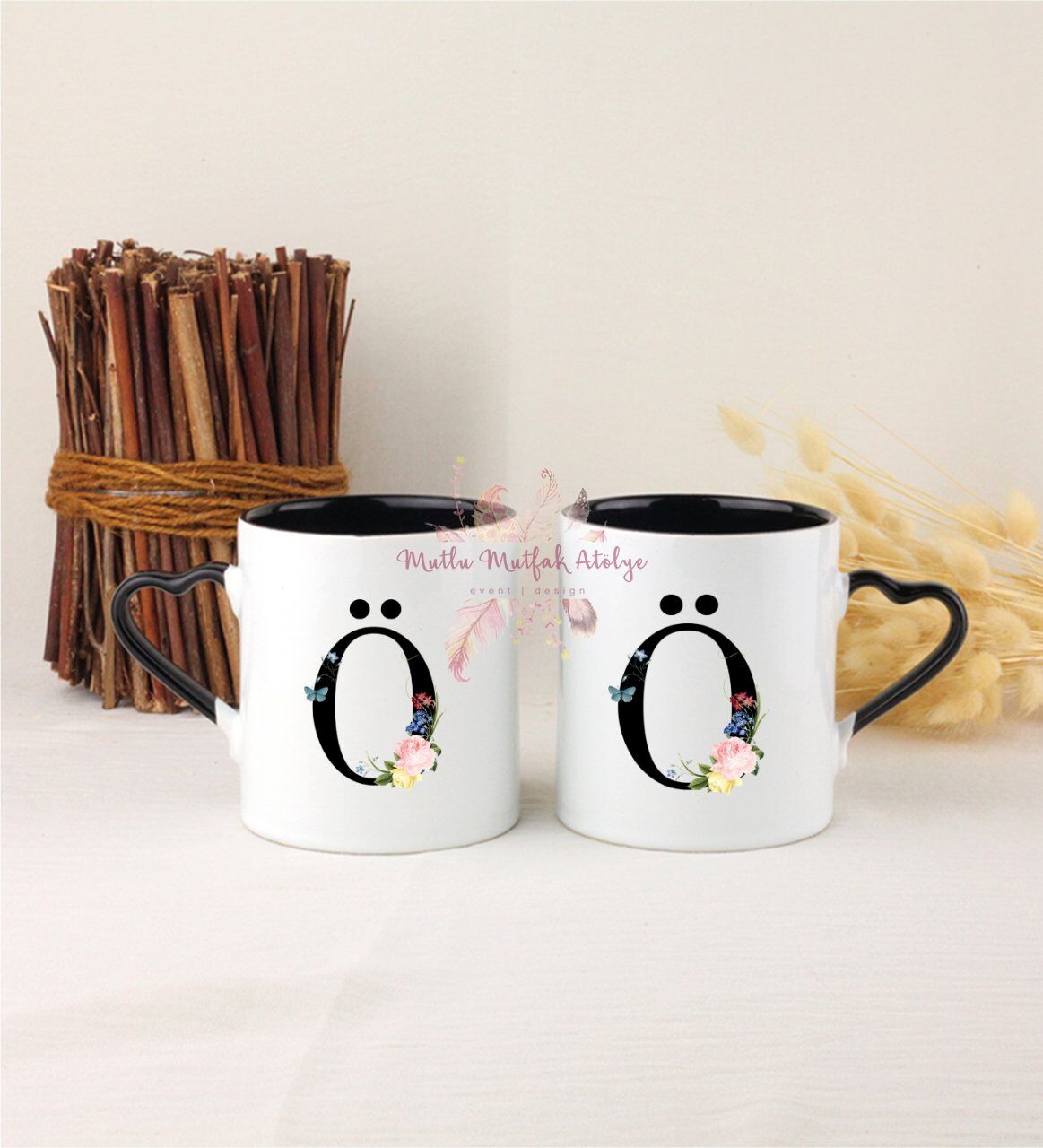 Ö Harfi Çiçek Desenli İkili Siyah Kalpli Kupa Bardak