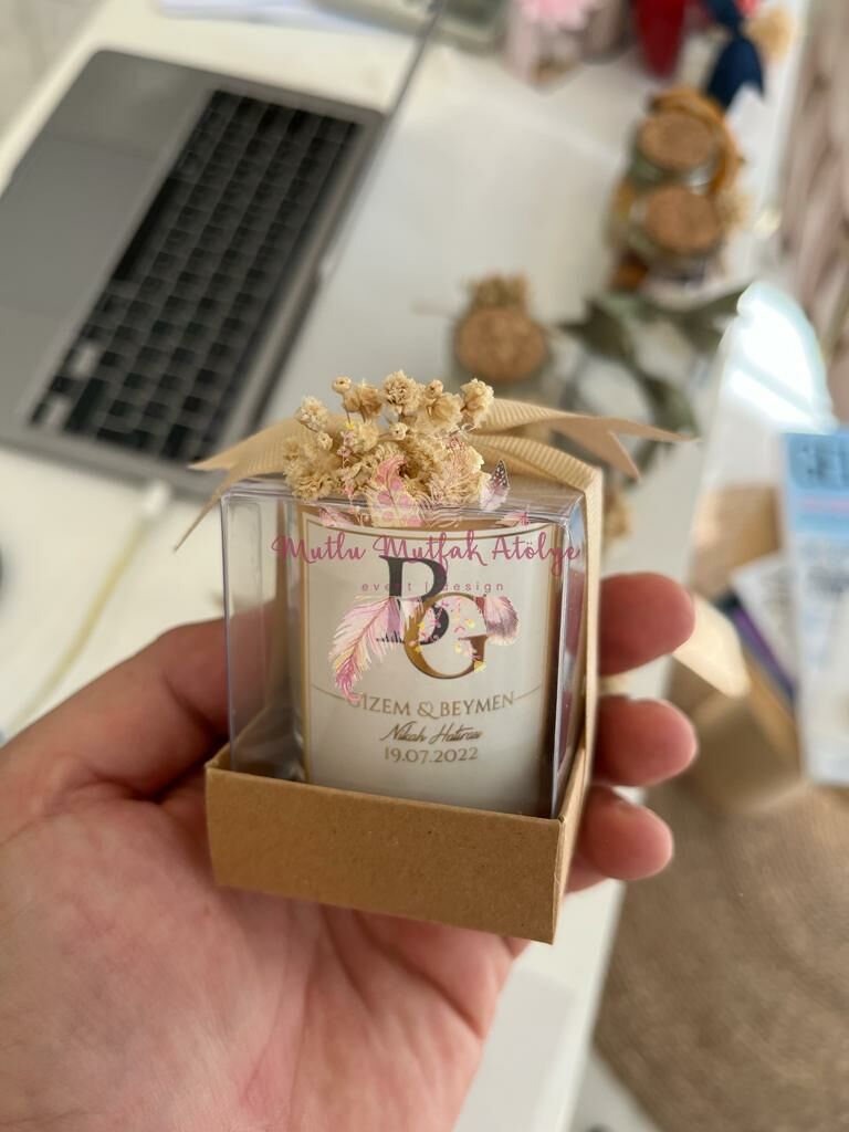 Hediyelik Çiçekli Kutulu Mum