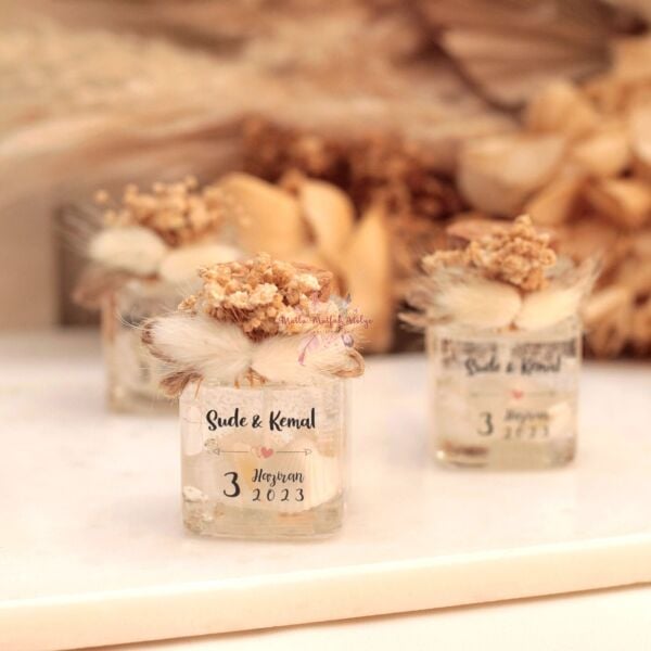 Hediyelik Deniz Kabuklu Çiçekli Kare Şişeli Jel Mum