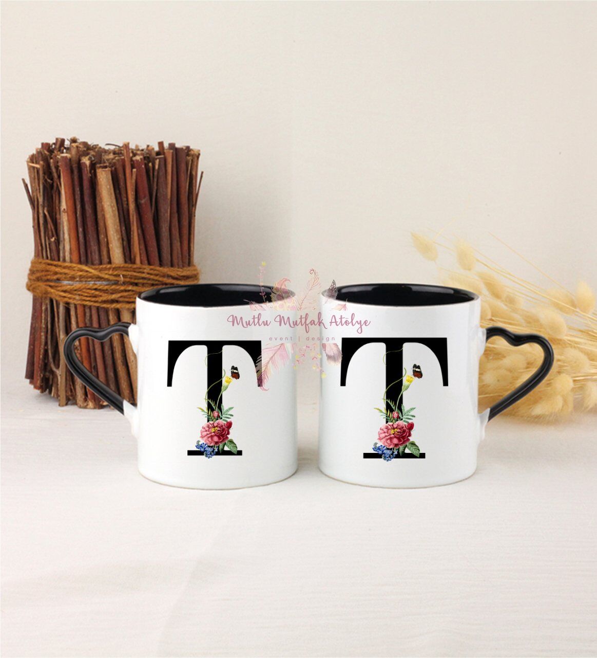 T Harfi Çiçek Desenli İkili Siyah Kalpli Kupa Bardak