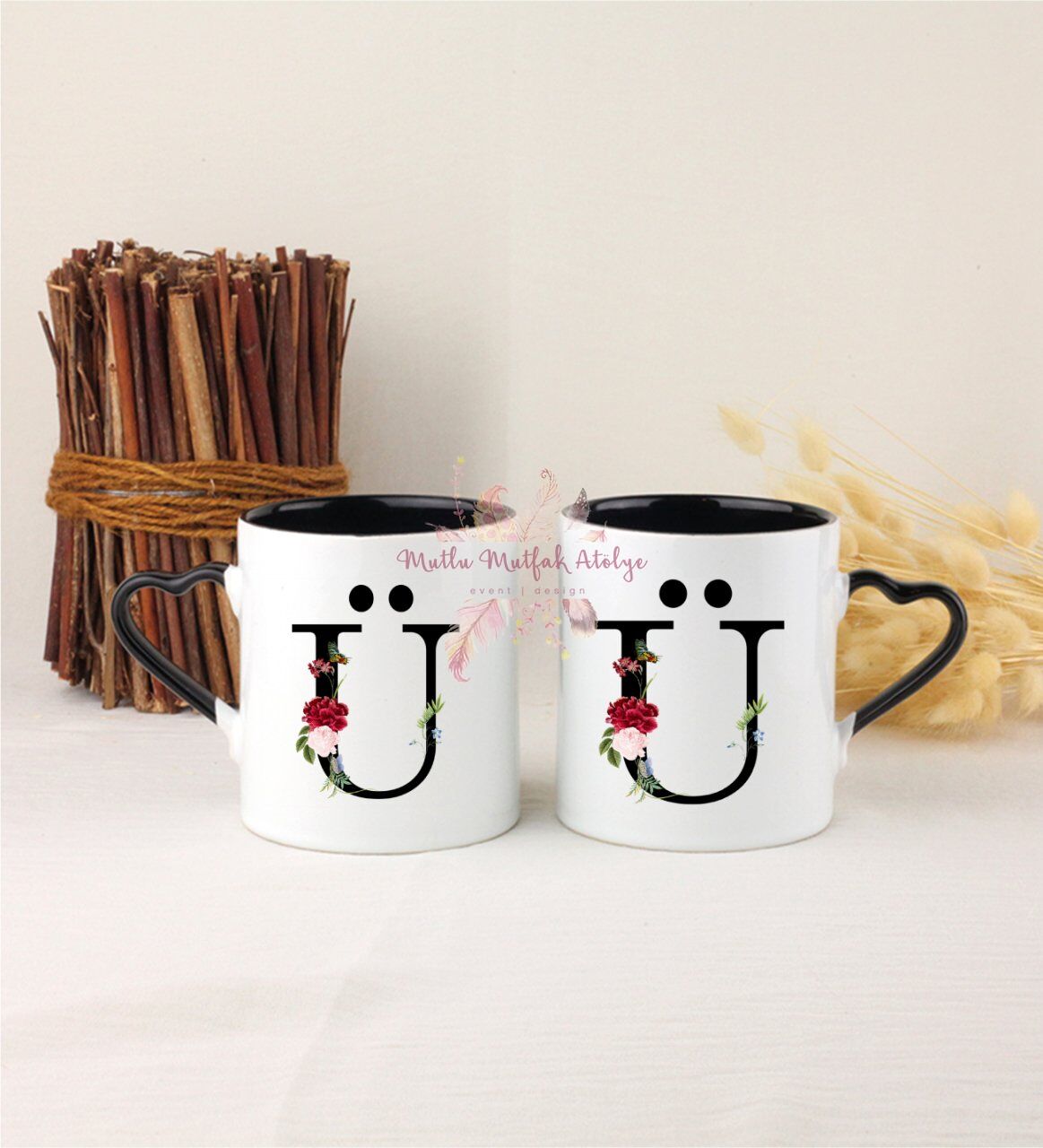 Ü Harfi Çiçek Desenli İkili Siyah Kalpli Kupa Bardak
