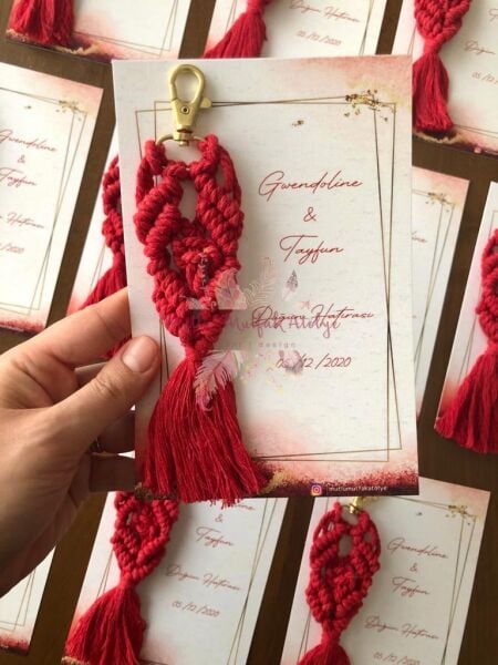 Kartlı Makrome Anahtarlık Kırmızı Konseptli