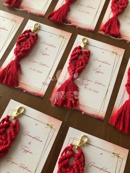 Kartlı Makrome Anahtarlık Kırmızı Konseptli