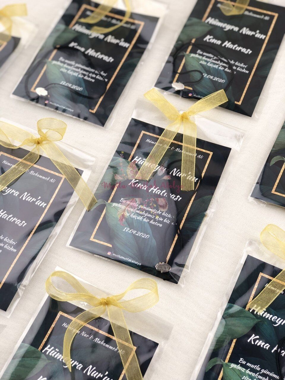 Hediyelik Şans Bilekliği Çiçekli Çerçeveli